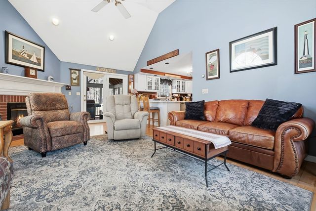 2 Tiger Row, Georgetown, MA 01833