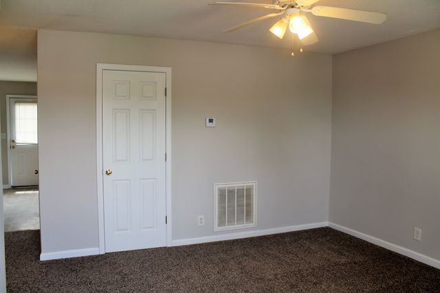 940 Kingsbury Dr Apt B, Clarksville, TN 37040