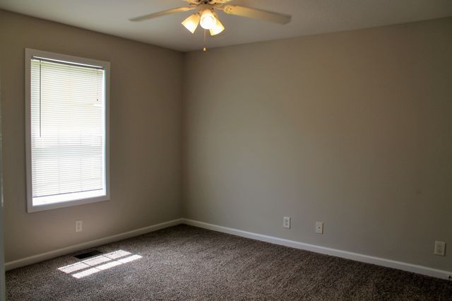 940 Kingsbury Dr Apt B, Clarksville, TN 37040