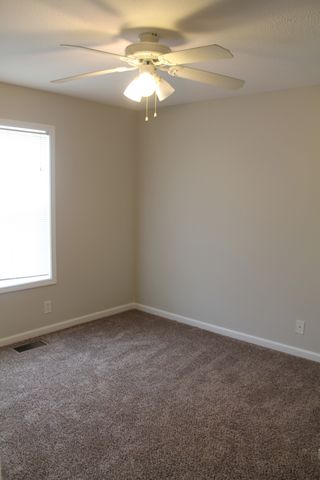 940 Kingsbury Dr Apt B, Clarksville, TN 37040