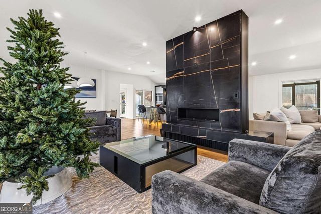 915 Lost Forest Drive NW, Atlanta, GA 30328