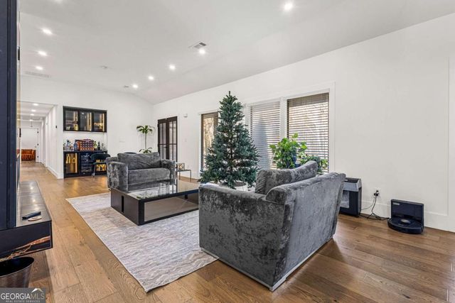 915 Lost Forest Drive NW, Atlanta, GA 30328