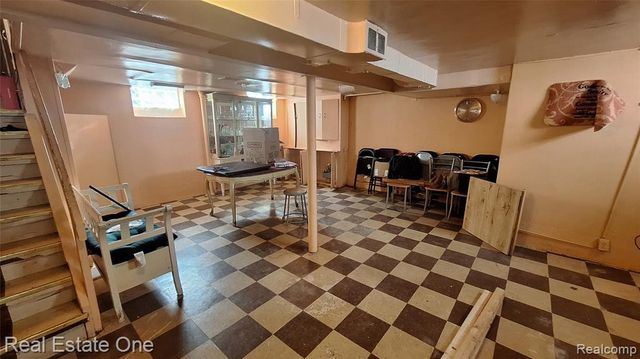 7650 Heyden Street, Detroit, MI 48228