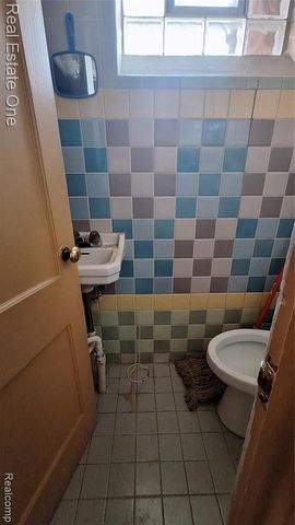 7650 Heyden Street, Detroit, MI 48228