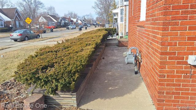 7650 Heyden Street, Detroit, MI 48228