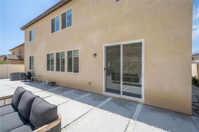 32439 Prairie Crossing Drive, Winchester, CA 92596