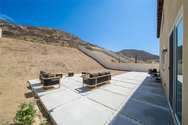 32439 Prairie Crossing Drive, Winchester, CA 92596