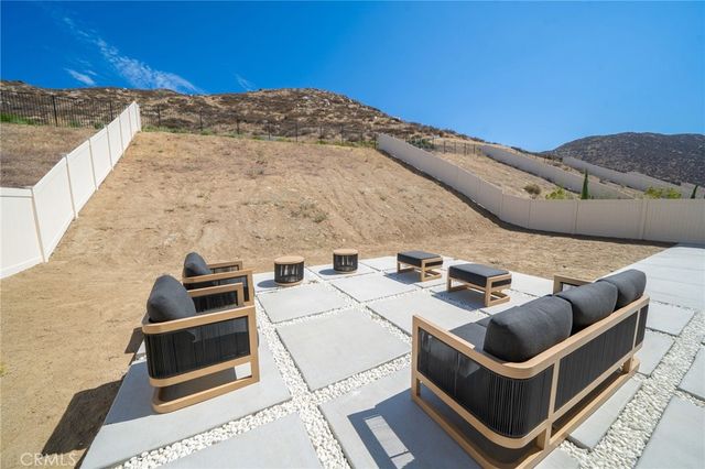 32439 Prairie Crossing Drive, Winchester, CA 92596