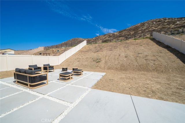 32439 Prairie Crossing Drive, Winchester, CA 92596