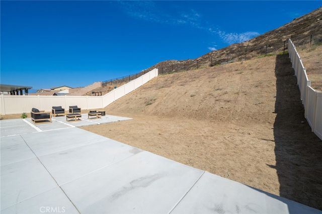 32439 Prairie Crossing Drive, Winchester, CA 92596