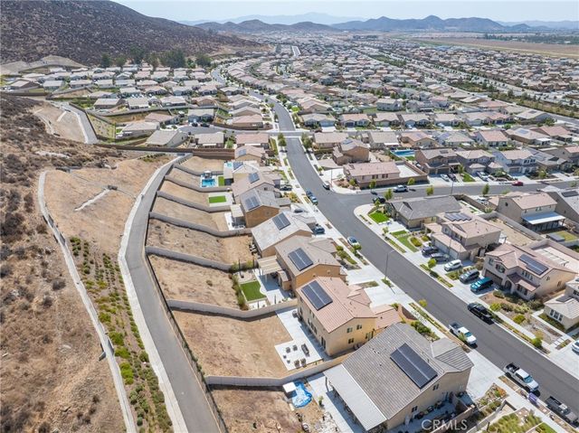 32439 Prairie Crossing Drive, Winchester, CA 92596