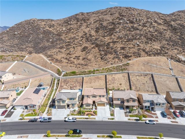 32439 Prairie Crossing Drive, Winchester, CA 92596
