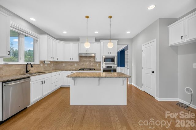 1004 Hawker Road, Matthews, NC 28104