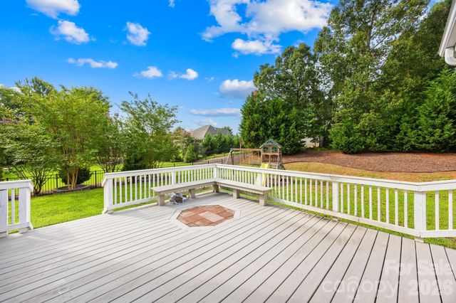 1004 Hawker Road, Matthews, NC 28104
