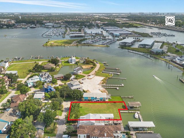 203 Blue Point Road, Clear Lake Shores, TX 77565