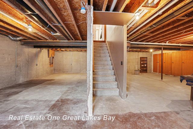 405 Swanson Road, Saginaw, MI 48609