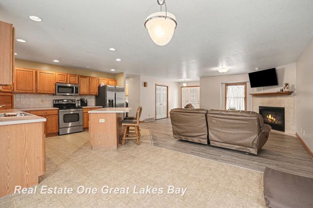 405 Swanson Road, Saginaw, MI 48609