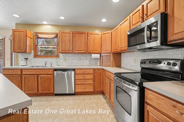 405 Swanson Road, Saginaw, MI 48609