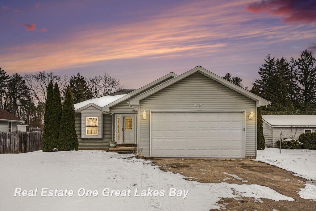 405 Swanson Road, Saginaw, MI 48609