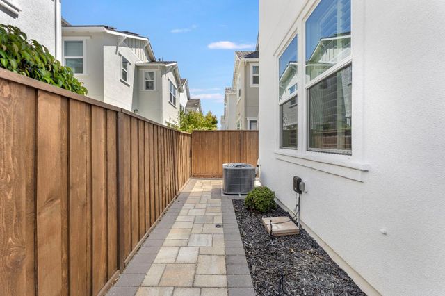 8459 Peninsula Way, Newark, CA 94560