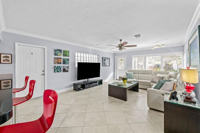 1815 N Victoria Park Road, Fort Lauderdale, FL 33305