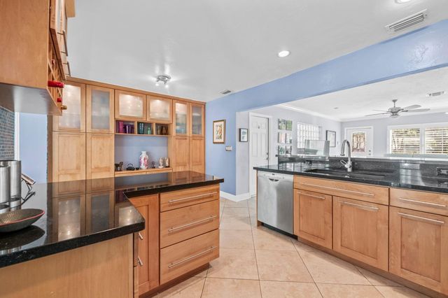 1815 N Victoria Park Road, Fort Lauderdale, FL 33305