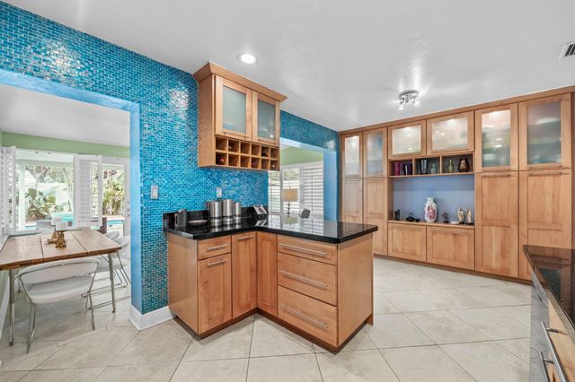 1815 N Victoria Park Road, Fort Lauderdale, FL 33305