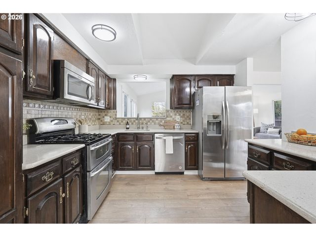 15893 Ne HOLLADAY St, Portland, OR 97230