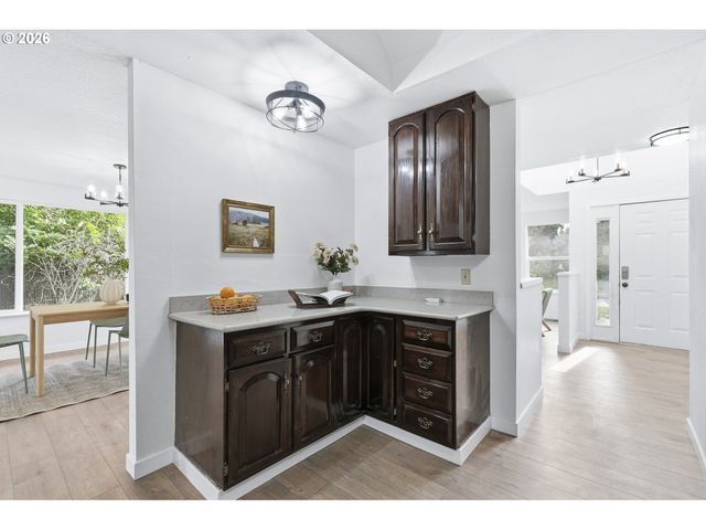 15893 Ne HOLLADAY St, Portland, OR 97230