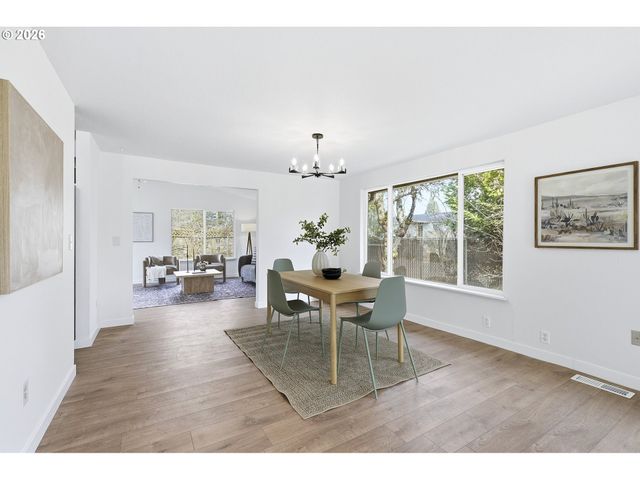 15893 Ne HOLLADAY St, Portland, OR 97230