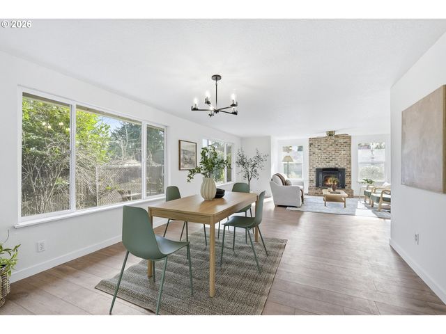 15893 Ne HOLLADAY St, Portland, OR 97230