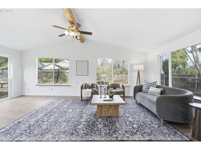 15893 Ne HOLLADAY St, Portland, OR 97230