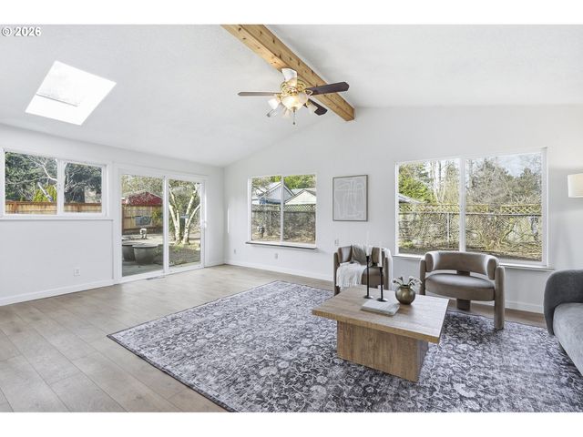 15893 Ne HOLLADAY St, Portland, OR 97230