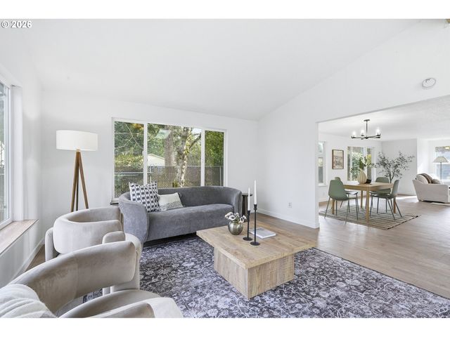 15893 Ne HOLLADAY St, Portland, OR 97230