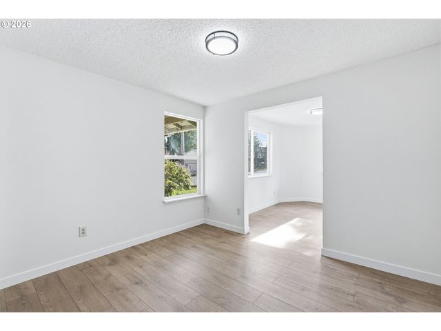 15893 Ne HOLLADAY St, Portland, OR 97230