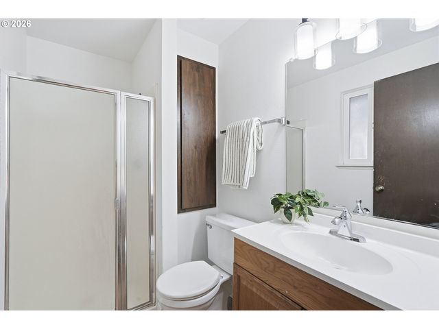 15893 Ne HOLLADAY St, Portland, OR 97230