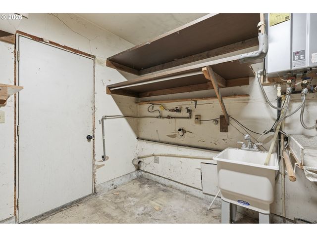 15893 Ne HOLLADAY St, Portland, OR 97230