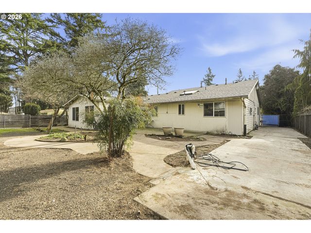 15893 Ne HOLLADAY St, Portland, OR 97230