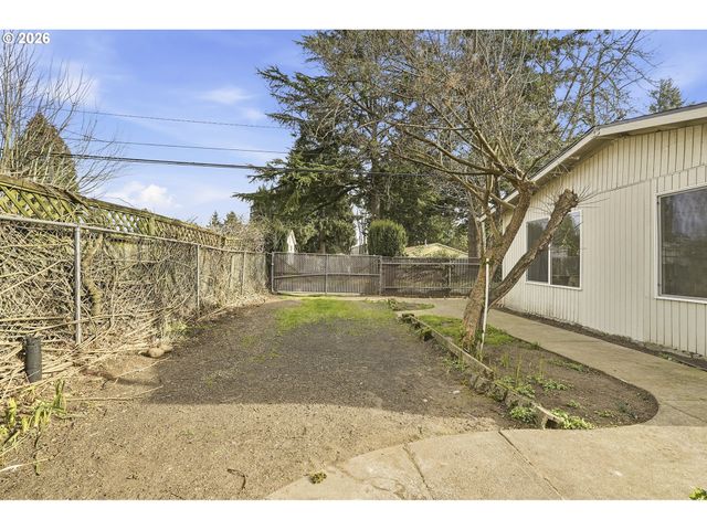 15893 Ne HOLLADAY St, Portland, OR 97230