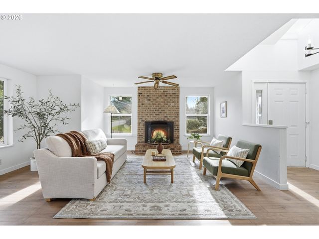 15893 Ne HOLLADAY St, Portland, OR 97230