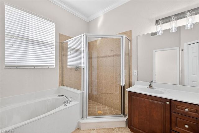 9832 Cristalino View WAY # 104, Fort Myers, FL 33908