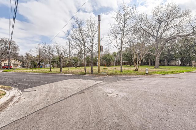 401 Oak PLZ, Austin, TX 78753