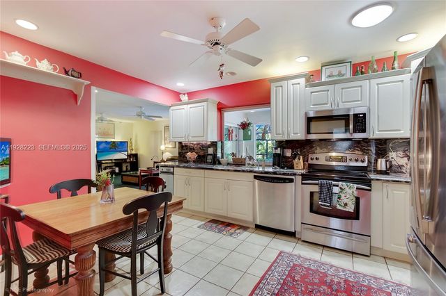 7201 NW 7th Ct, Plantation, FL 33317