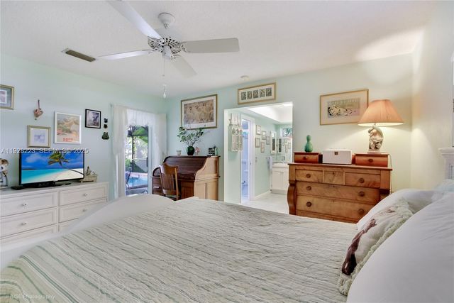 7201 NW 7th Ct, Plantation, FL 33317