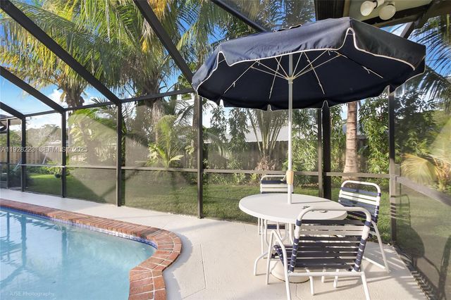 7201 NW 7th Ct, Plantation, FL 33317