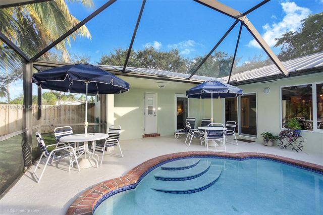 7201 NW 7th Ct, Plantation, FL 33317