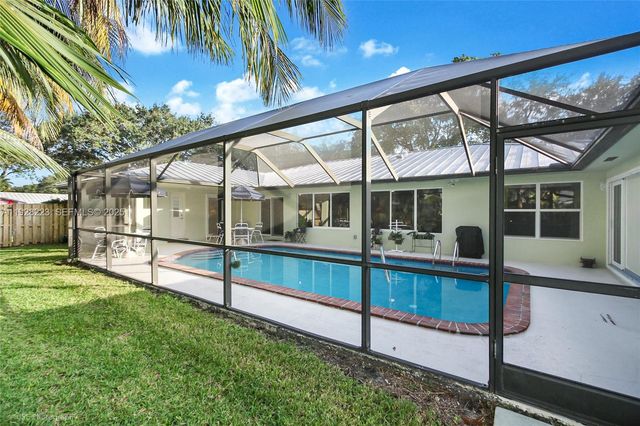 7201 NW 7th Ct, Plantation, FL 33317