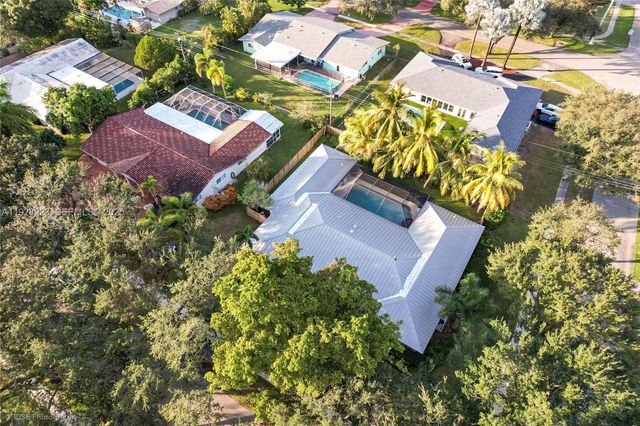 7201 NW 7th Ct, Plantation, FL 33317