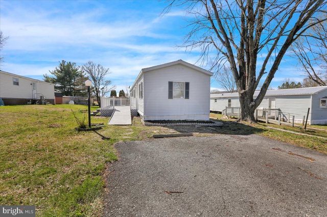 206 MEMORY LN, Hamburg, PA 19526
