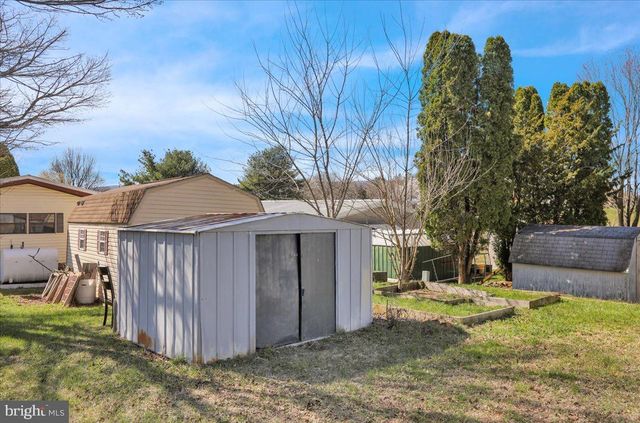 206 MEMORY LN, Hamburg, PA 19526